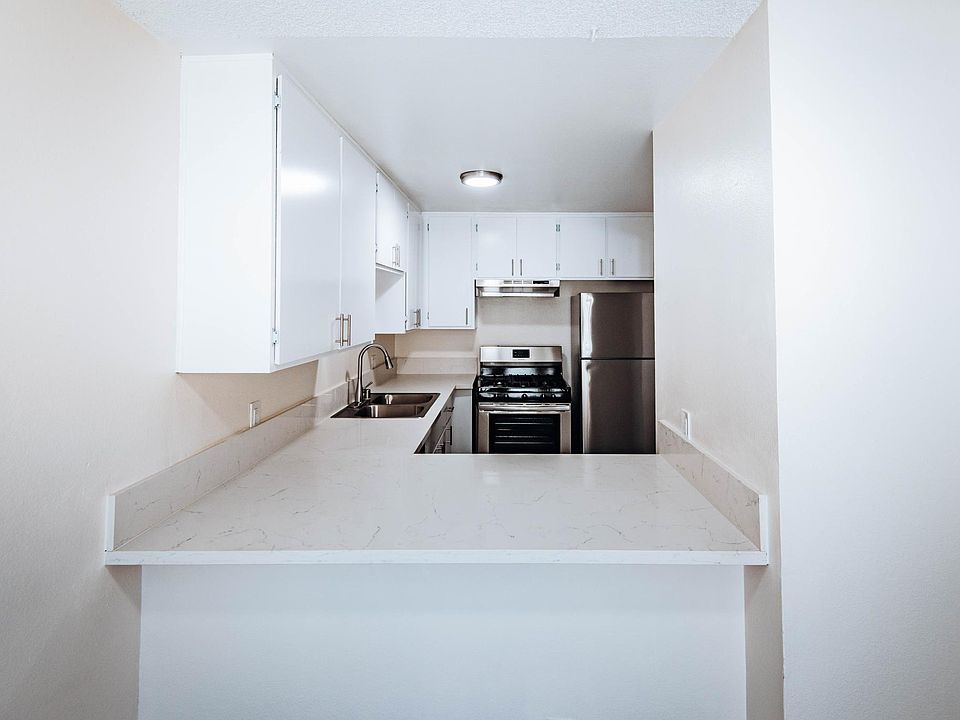 1st image of 2725 Abbot Kinney Blvd #208