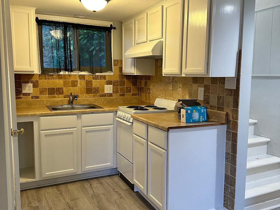 2nd image of 718 Lee Ave