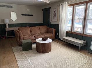 54485 Pleasant Valley Dr, Osceola, IN 46561