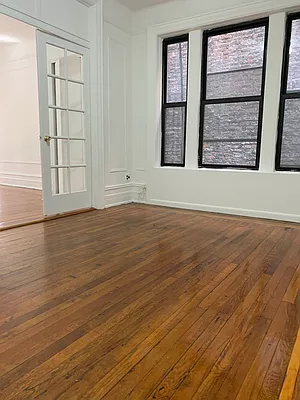 Rented by M.Grossman R.E. Management | media 20