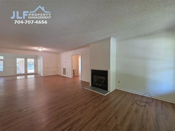3 bed, 2.0 bath, 1733 sqft, $1,800 — Photo 3