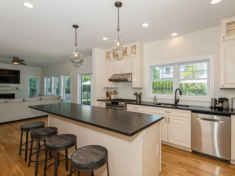 70 Ridge Dr — Photo 10