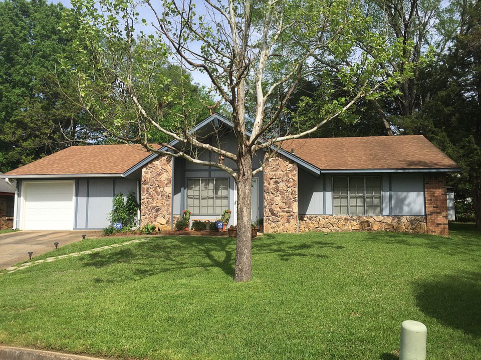 1st image of 66 Woodgrove Cir