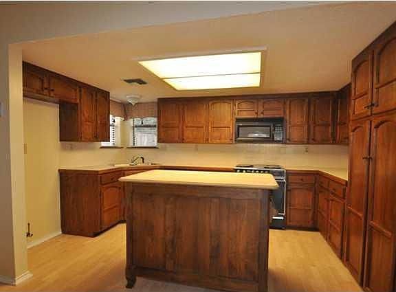 5th image of 204 Saddlewood Cor