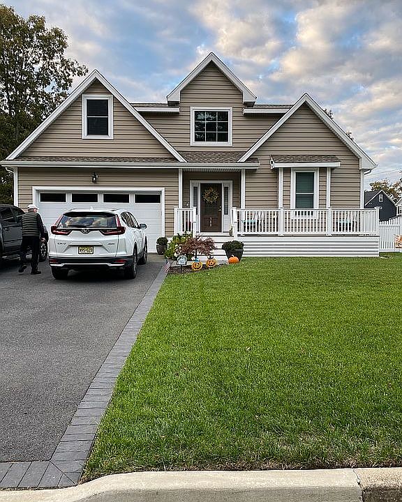 2nd image of 588 Coral Ln