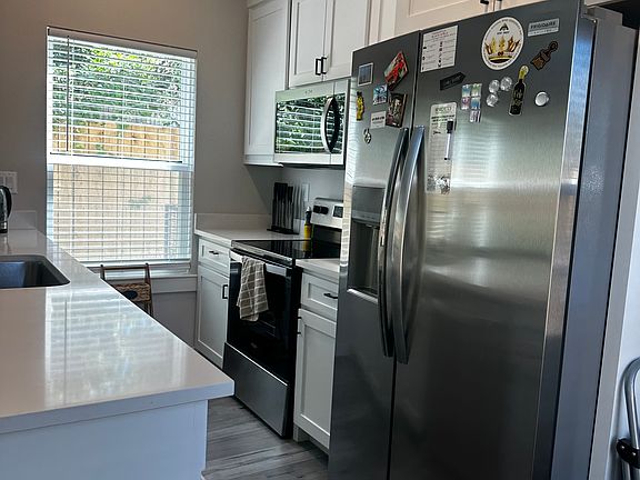 3rd image of 4922 Leland Ave