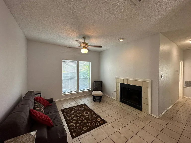 914 W 26th St #105 — Photo 5