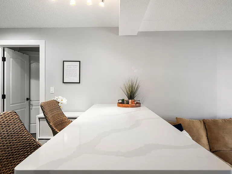 160 Burkhall St #212 — Photo 3