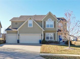 508 SW Gentry Ln, Lees Summit, MO 64081