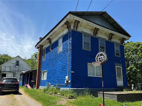 2nd image of 136 Merchant St