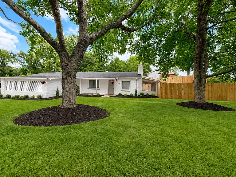 1004 Blanton Pl — Photo 17