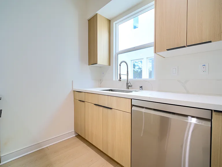 259 1/2 S Avenue 54 — Photo 6