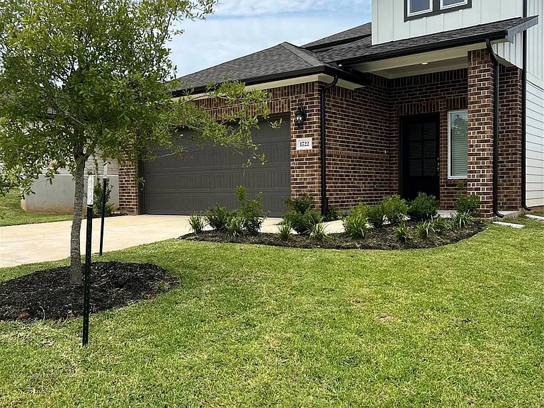 1722 Cayden Oak Ln — Photo 3