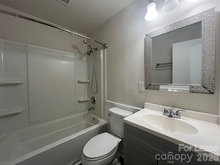 1120 Hensley Rd W — Photo 16