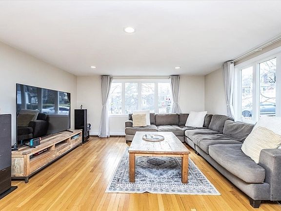 4th image of 52 Albemarle Ave