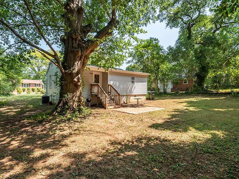 2104 Nelson St — Photo 19