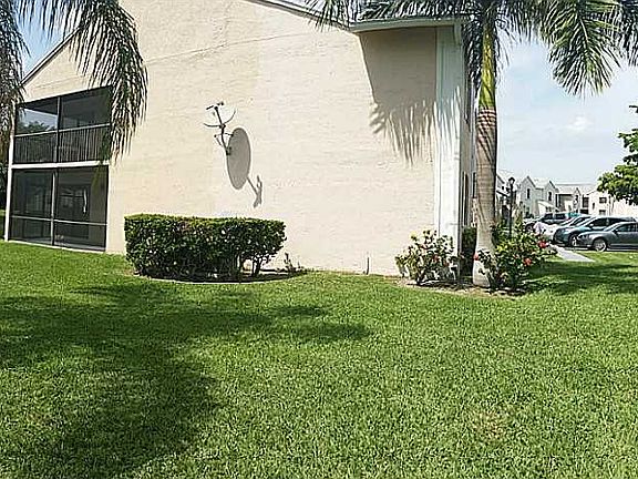 2nd image of 1160 Washington Cir #1160B