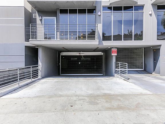 3rd image of 733 S Manhattan Pl Unit 202