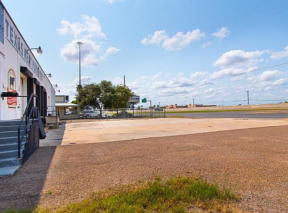 4th image of 726 N Expressway 77