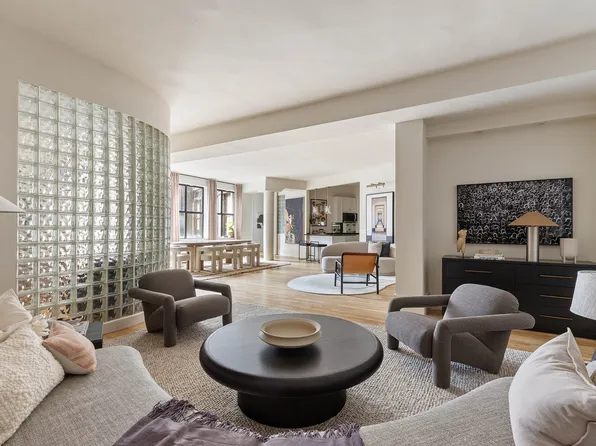 260 West Broadway image 1 of 27