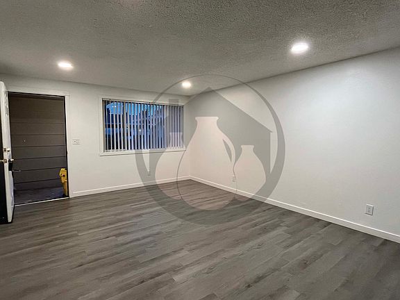 4th image of 1548 Park Ave NE #1548