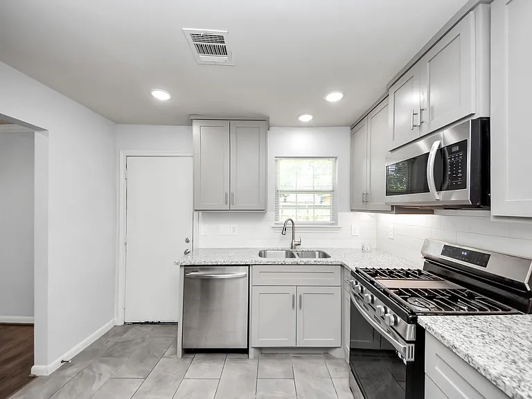 5003 Enyart St — Photo 15