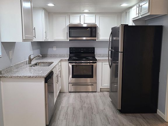 2nd image of 231 W Laguna St #2
