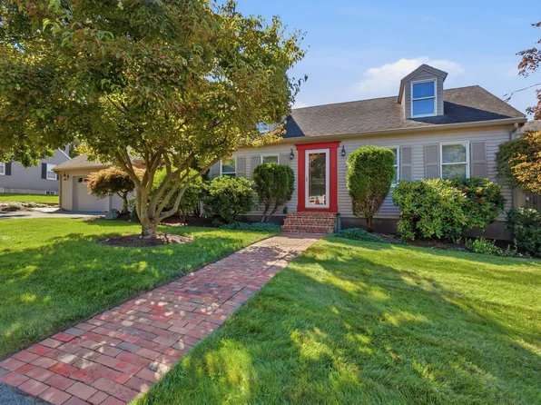 9 Sheffield Rd, Danvers, MA 01923