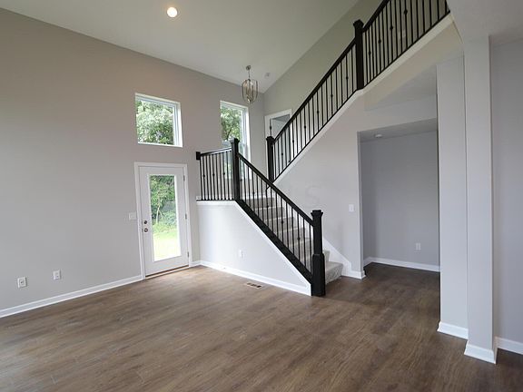 4th image of 6433 Rockhold Dr