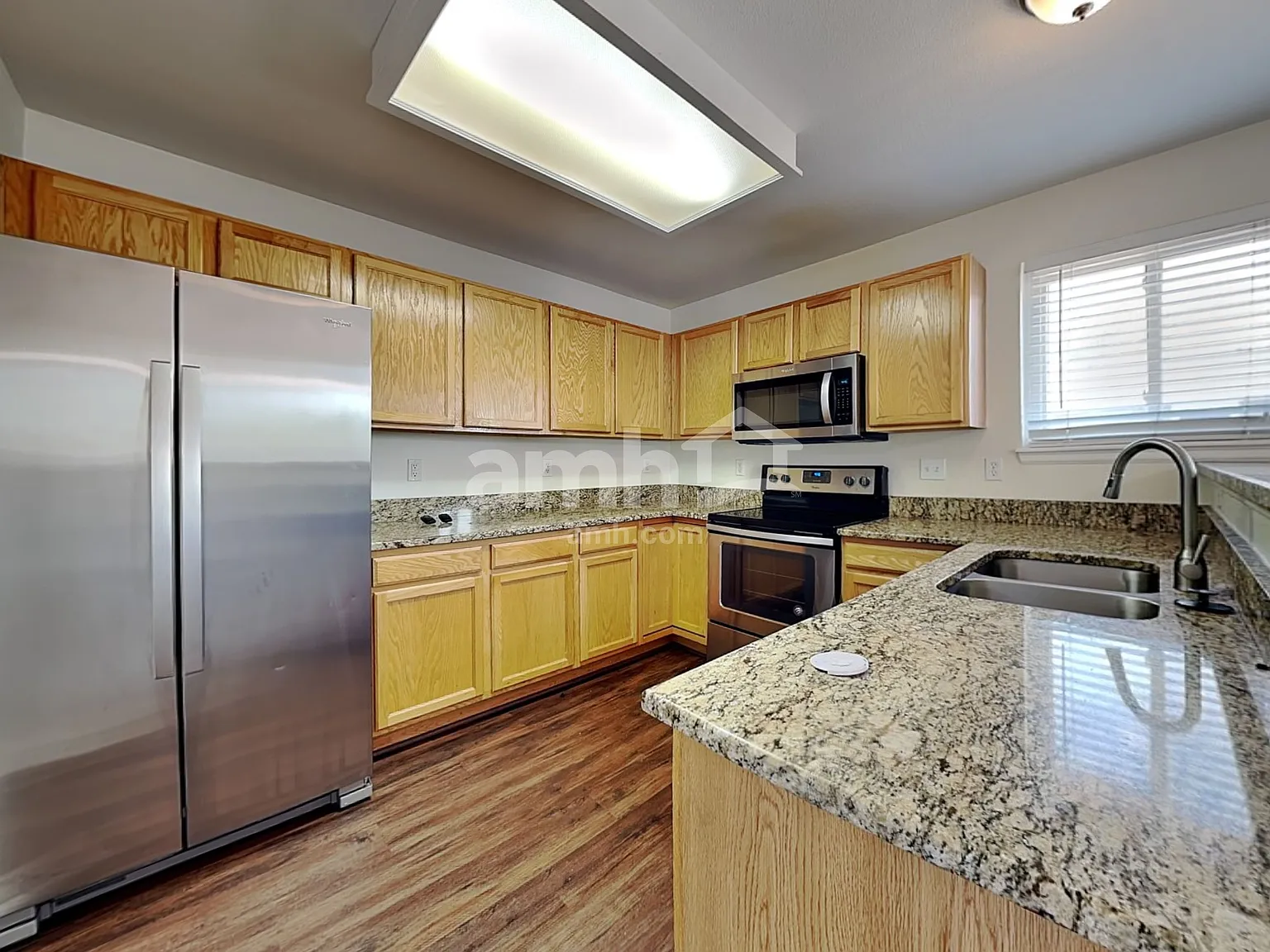 3 bed, 3.5 bath, 1934 sqft, $2,845 — Photo 3