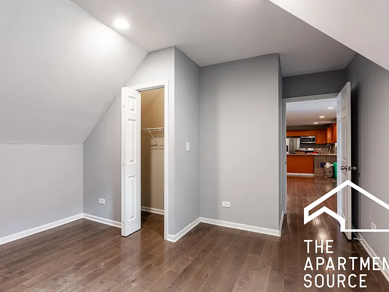1530 N Greenview Ave #1F — Photo 4