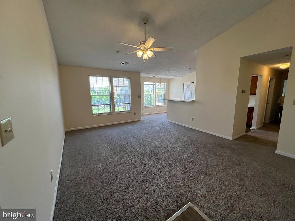 Building Photo - 703 Orchard Overlook #301