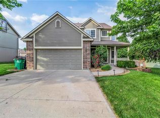 1909 NW Elmwood Dr, Grain Valley, MO 64029