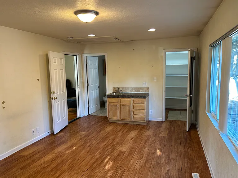 952 Pioneer Ave — Photo 7