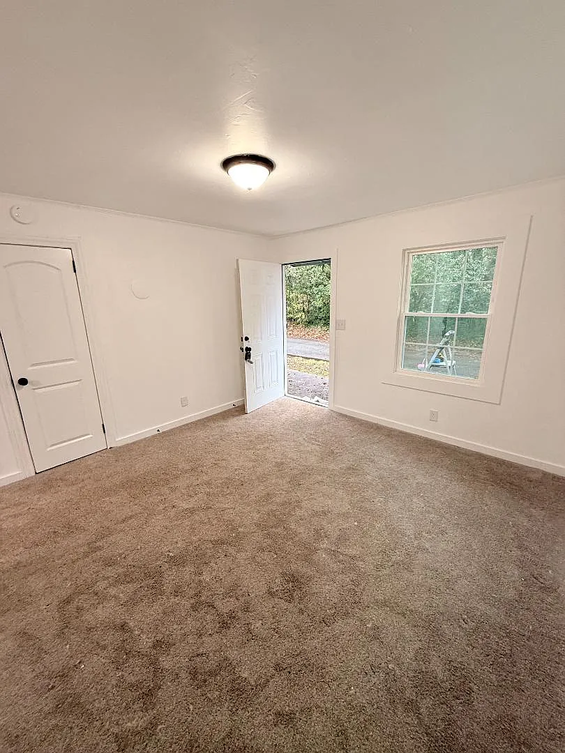 Unit Photo - 110-116 Dobbs St #112
