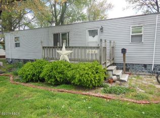 936 Clan St, Flora, IL 62839