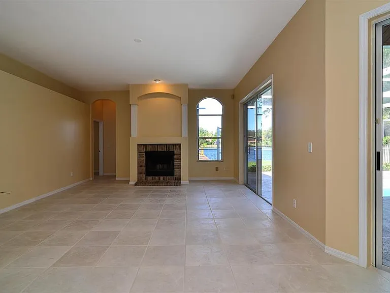 4305 Round Lake Ct — Photo 27