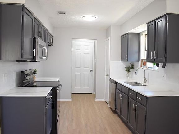 3rd image of 2801 S Meadow Dr