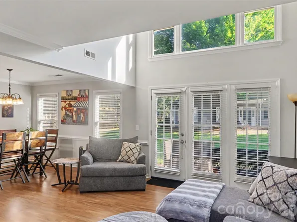 8606 Fox Chase Ln, Charlotte, NC 28269