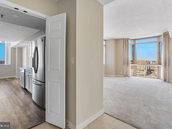 3rd image of 5809 Nicholson Ln #Penthouse 1611