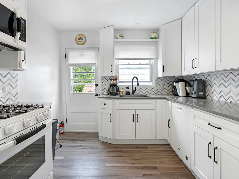51 E 14th St #1 — Photo 1