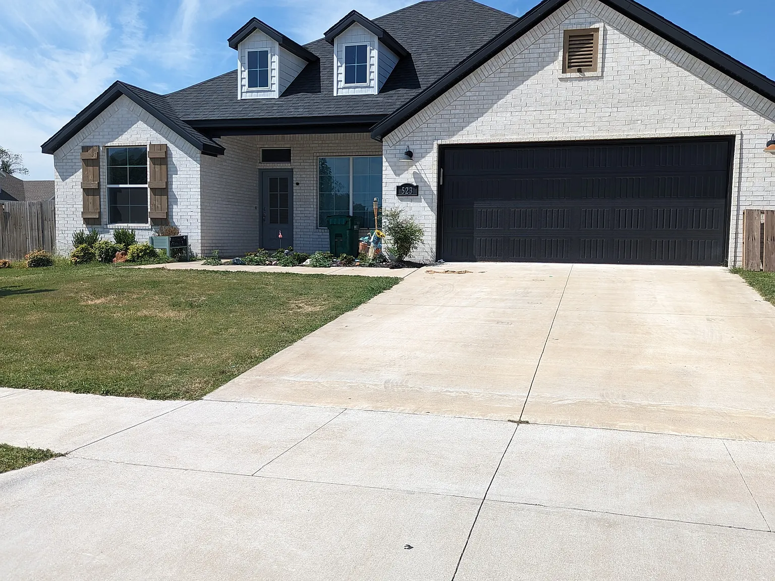 4 bed, 2017 sqft, $2,400 — Photo 1