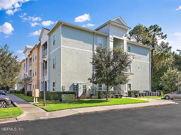 2nd image of 4990 Key Lime Dr Unit 201