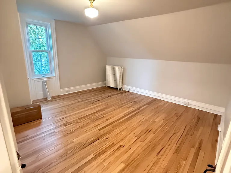 Bedroom 1. Largest bedroom.