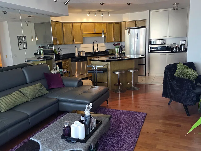 9017 Leslie St #611 — Photo 6