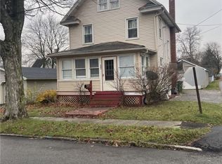 17 Herbster St, Columbiana, OH 44408