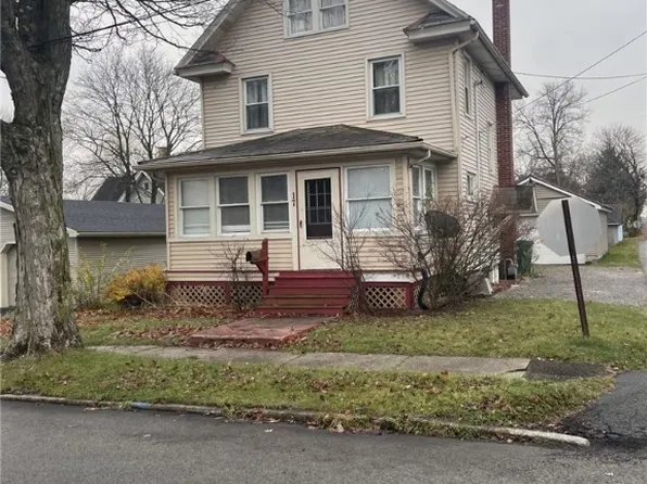 17 Herbster St, Columbiana, OH 44408