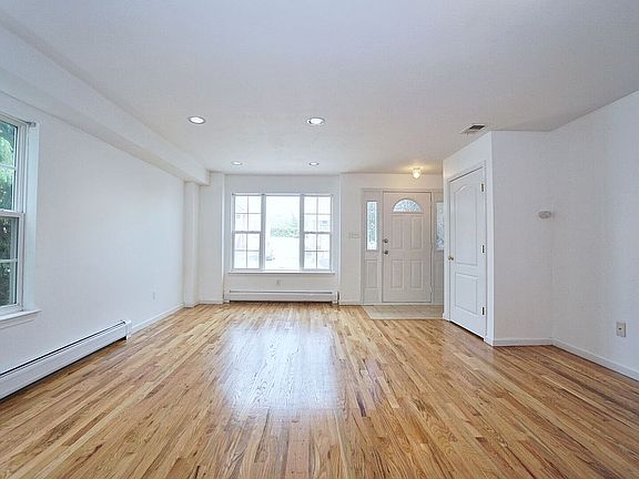 5th image of 74 Santa Monica Ln