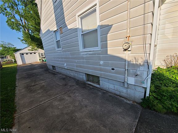 2nd image of 1031 W 29th St
