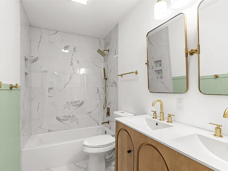 409 Avenue R — Photo 19
